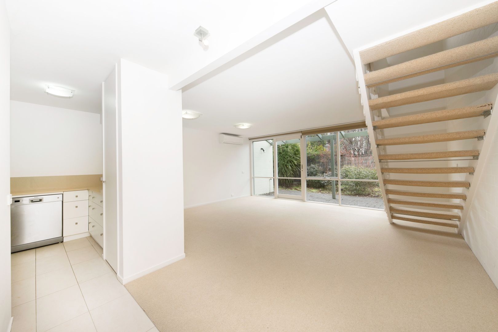 24/26 Marr Street, Pearce ACT 2607, Image 2