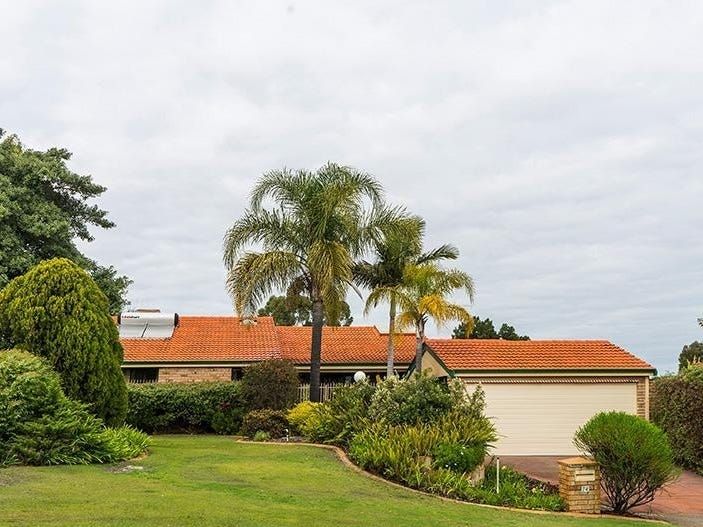 4 bedrooms House in 24 Scarp Terrace WILLETTON WA, 6155