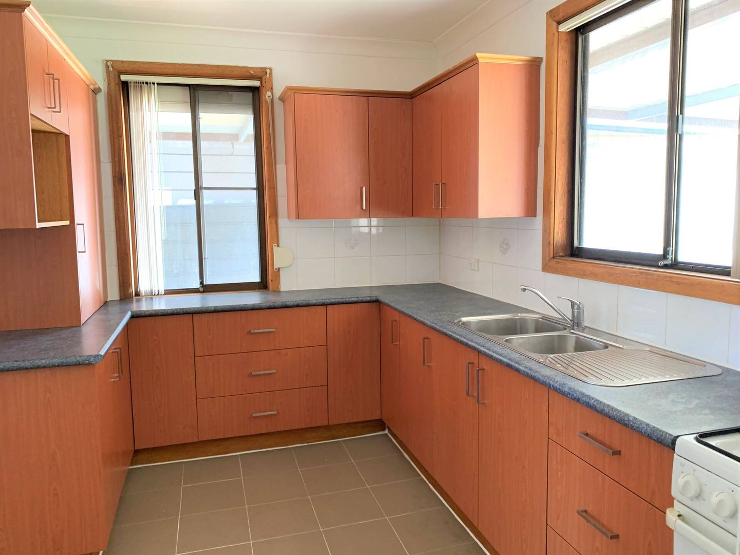 33 CELEBRATION RD, Sadleir NSW 2168, Image 2