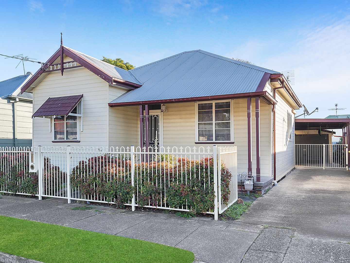 10 Newcastle Street, Hamilton North Property History & Address