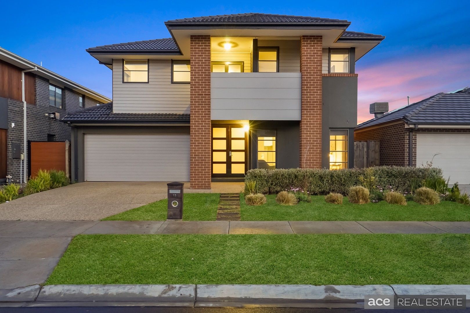 5 bedrooms House in 19 Ashwell Avenue WILLIAMS LANDING VIC, 3027