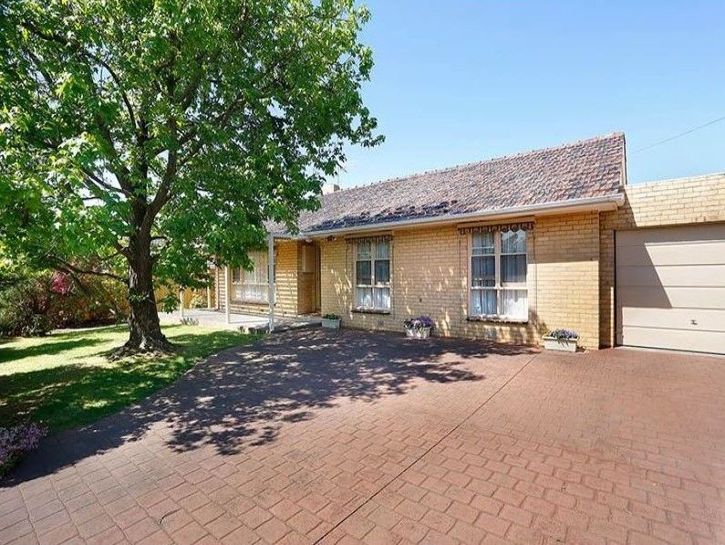3 bedrooms House in 4 Ascot Court GLEN WAVERLEY VIC, 3150