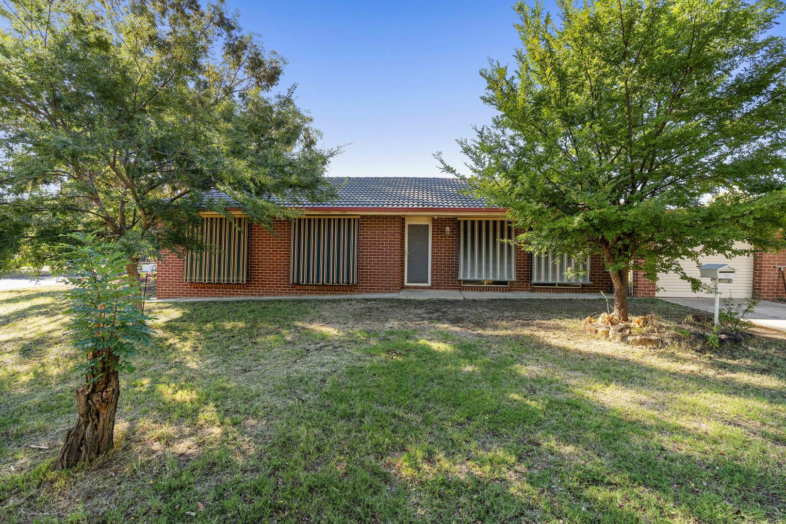 8 O'connor Street, Tolland NSW 2650