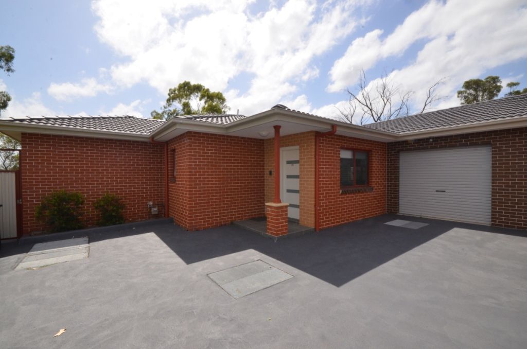 4 bedrooms Villa in 33C Coleman Street SOUTH WENTWORTHVILLE NSW, 2145