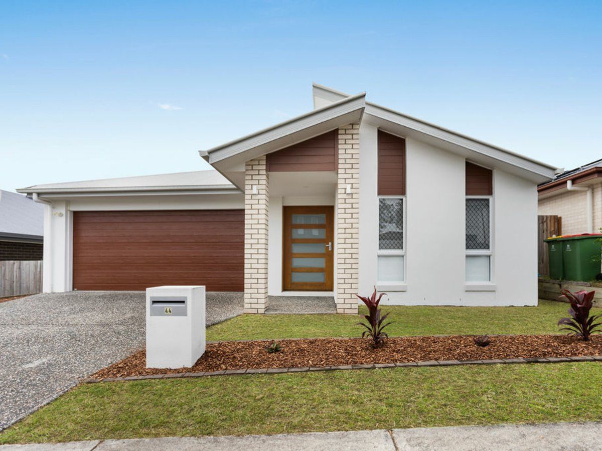 4 bedrooms House in 44 Santiago Crescent SPRING MOUNTAIN QLD, 4300