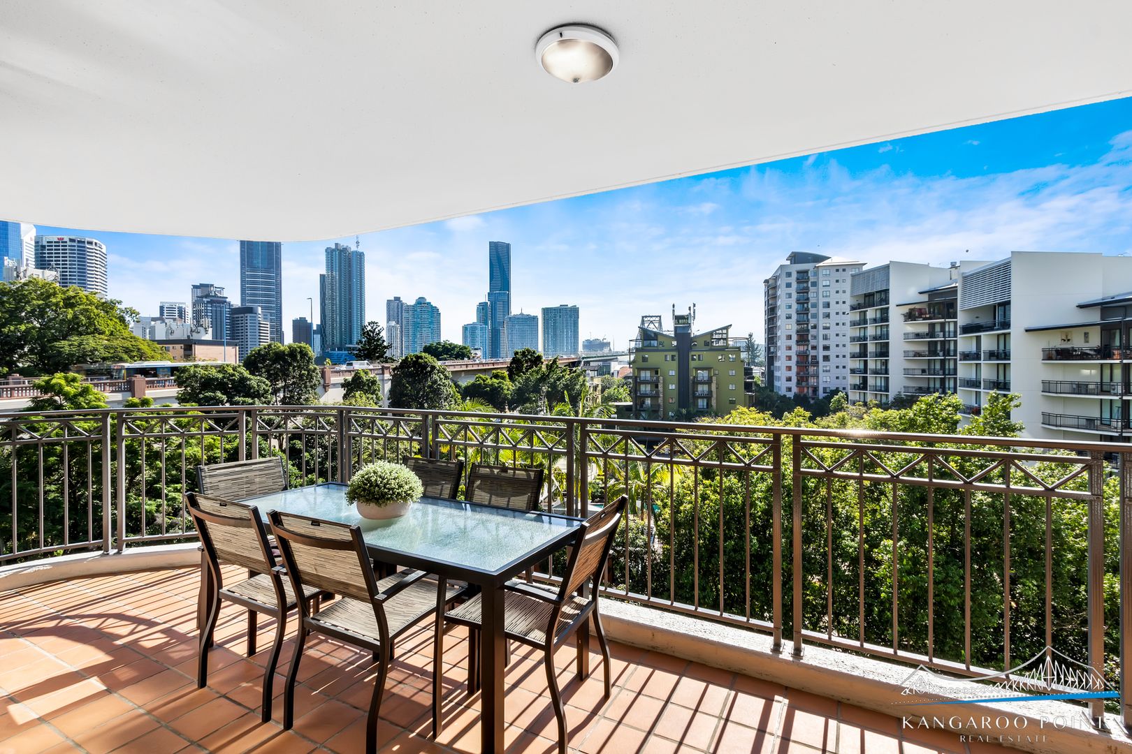 21/1 Goodwin Street, Kangaroo Point Property History & Address