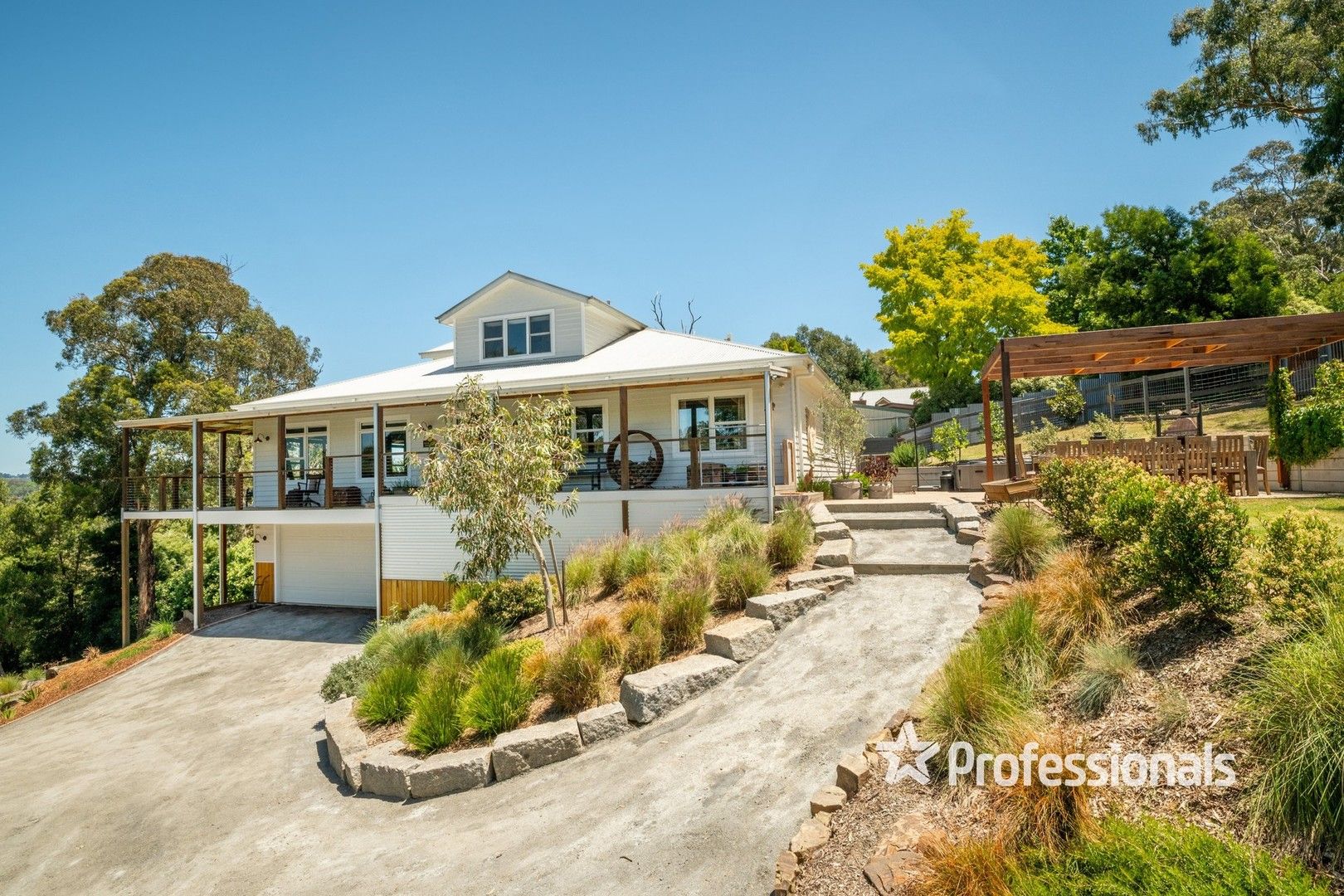 6 bedrooms House in 17 Harberts Road DON VALLEY VIC, 3139