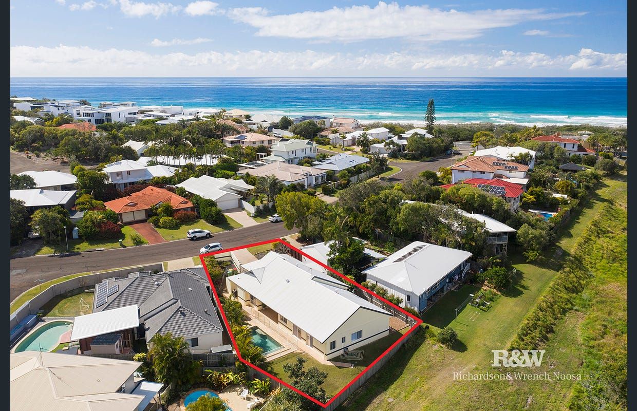 3 bedrooms House in 19 Wavecrest Drive CASTAWAYS BEACH QLD, 4567