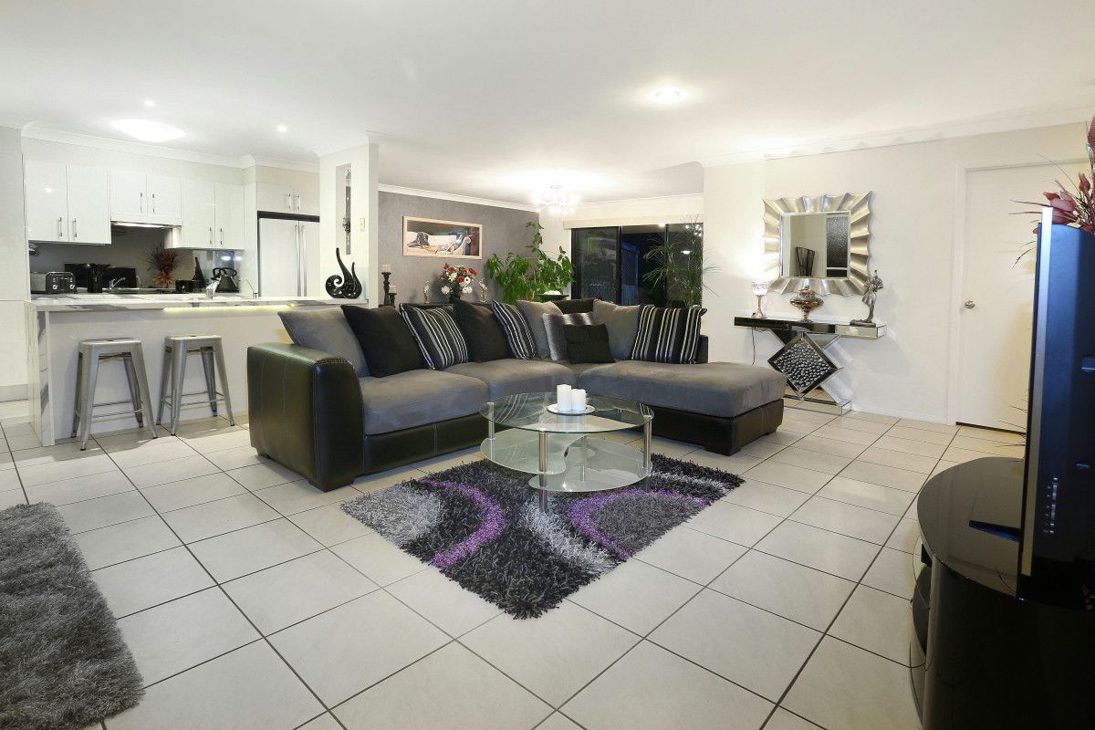 19/136 Pacific Pines Boulevard, Pacific Pines QLD 4211, Image 2