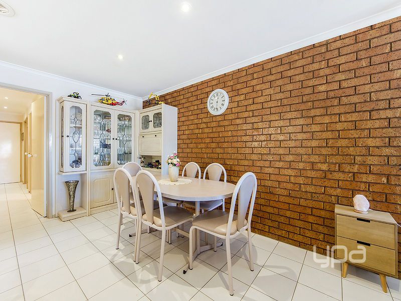 1/7 Nadur Court, St Albans VIC 3021, Image 2