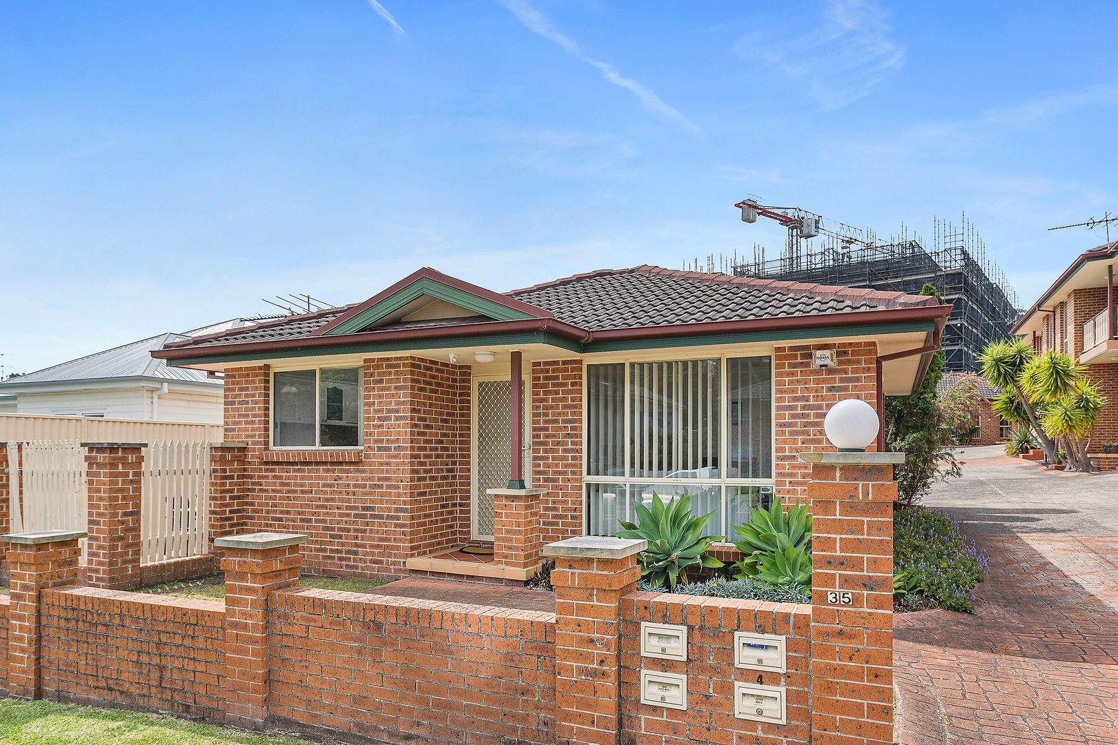 3 bedrooms Apartment / Unit / Flat in 1/35-37 Matthews Street WOLLONGONG NSW, 2500