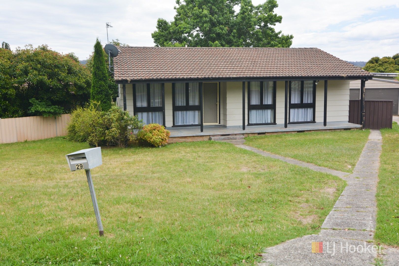 5 bedrooms House in 29 Maple Crescent LITHGOW NSW, 2790