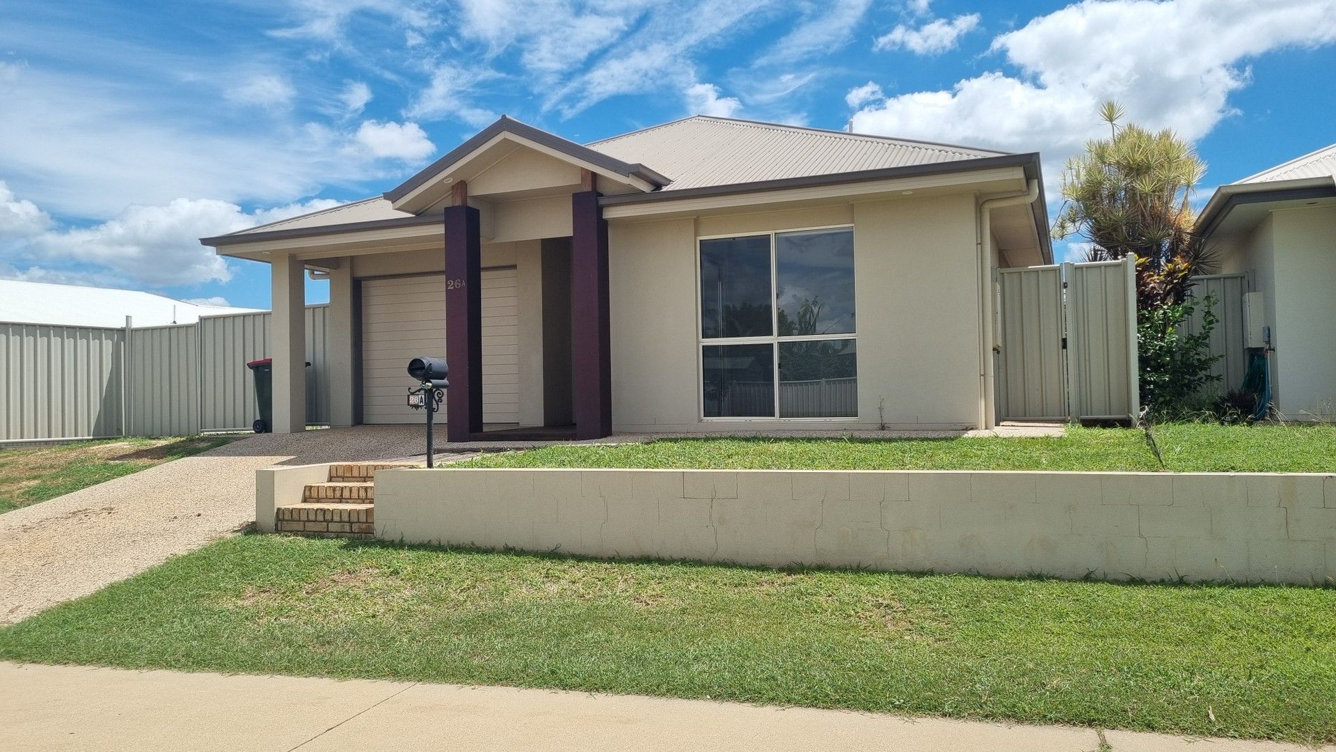 3 bedrooms Townhouse in 26A Brokenwood Street EMERALD QLD, 4720