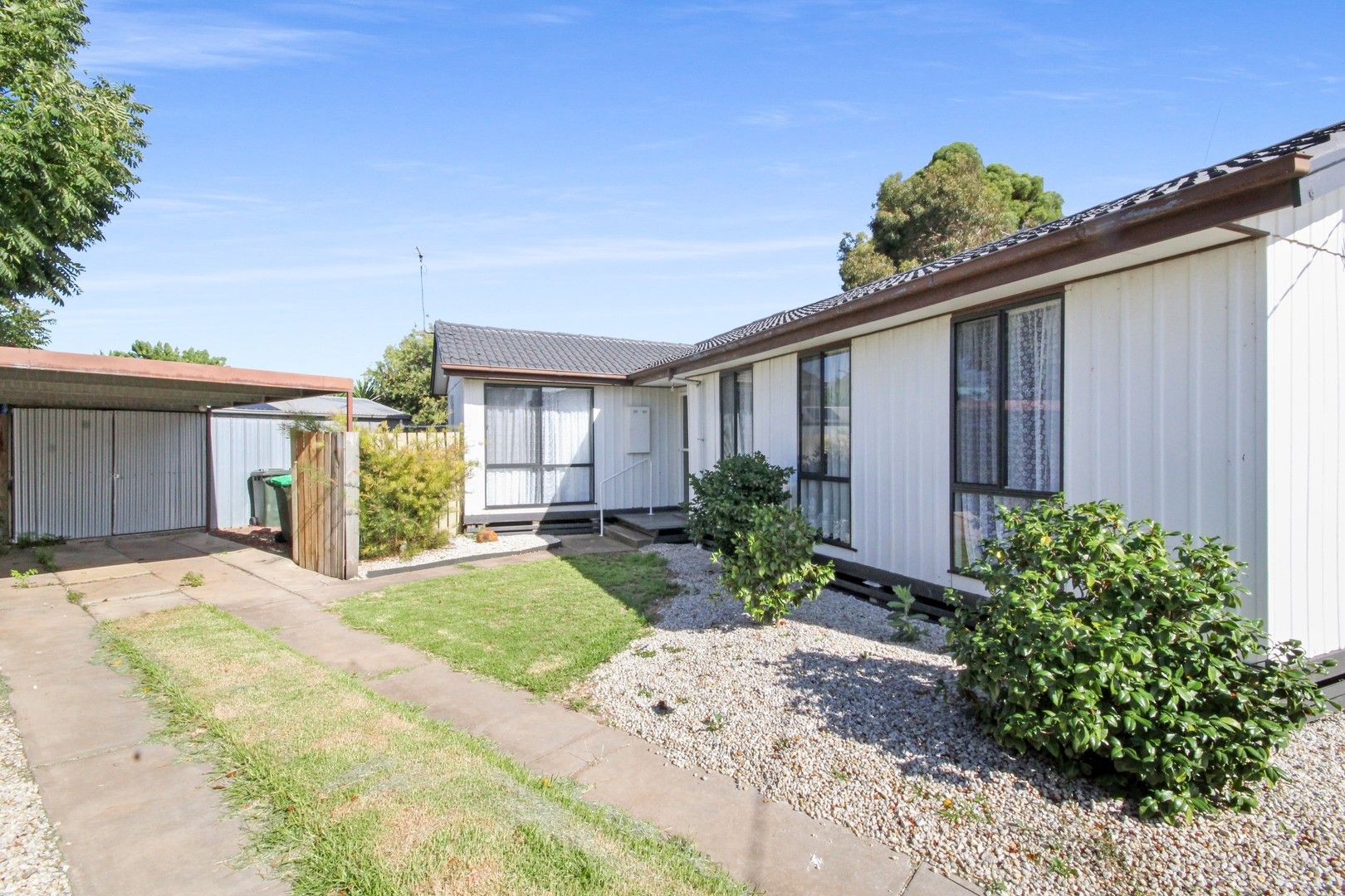 3 bedrooms House in 6 Twycross Court HORSHAM VIC, 3400