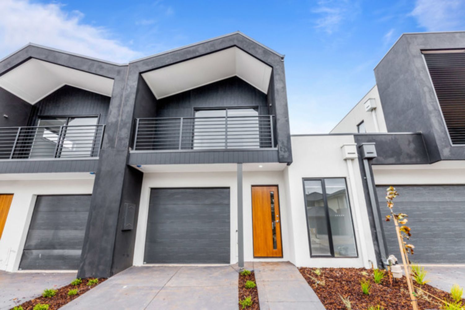 2 bedrooms Townhouse in 45 Messina Street FRASER RISE VIC, 3336