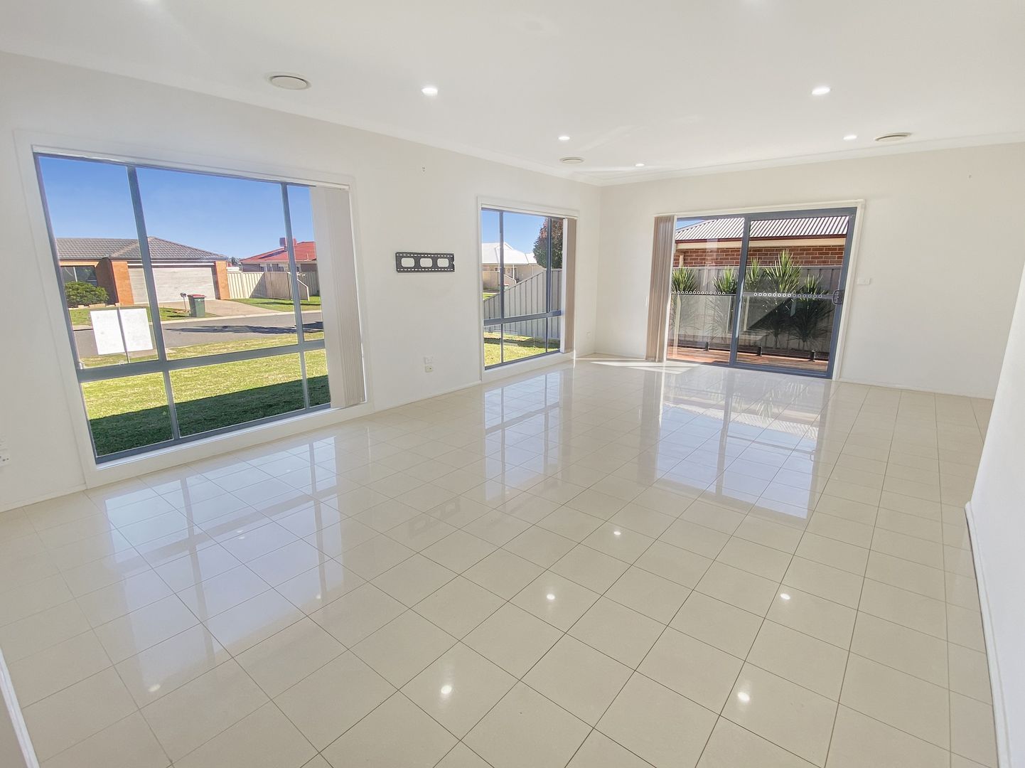 24 Golf Club Drive, Leeton NSW 2705, Image 1