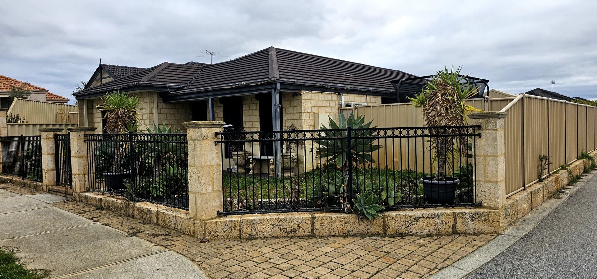4 bedrooms House in 11 Dalry Cove BUTLER WA, 6036