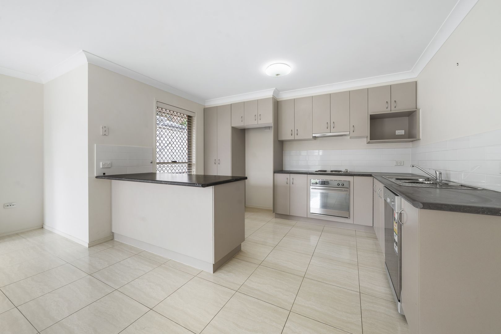 8/34 Gordon Avenue, Newtown QLD 4350, Image 2