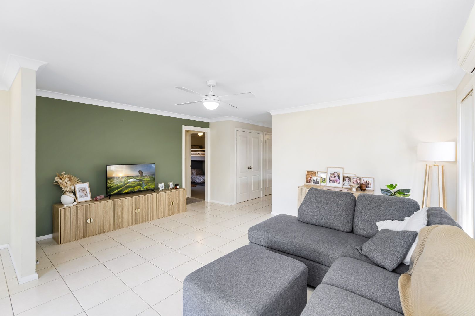 3/3 Carinya Street, Glenfield Park NSW 2650, Image 2