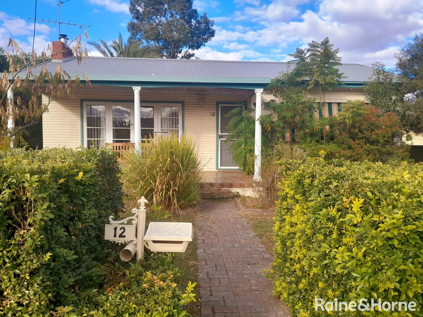 3 bedrooms House in 12 Jean Street SOUTH TAMWORTH NSW, 2340