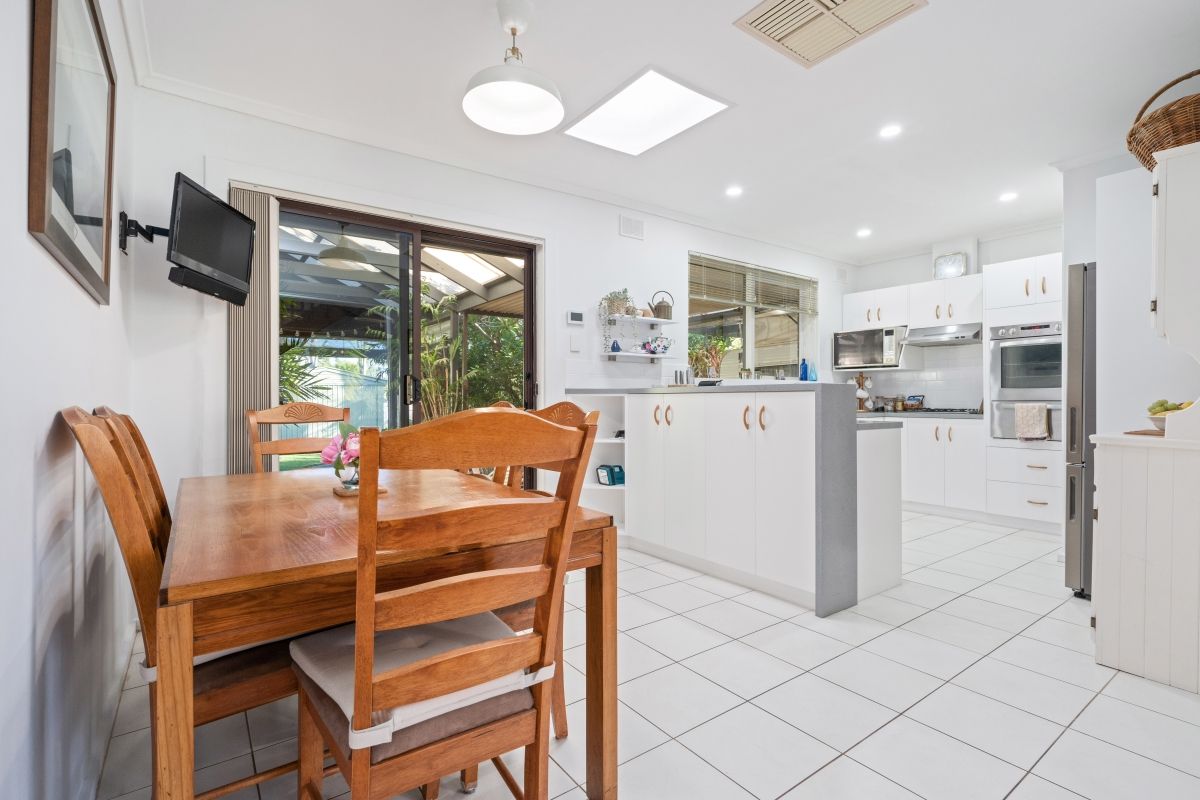 5 Vienna Avenue, Aberfoyle Park SA 5159, Image 2