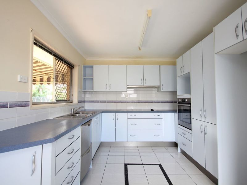 4 bedrooms House in 28 Veivers Street MACGREGOR QLD, 4109