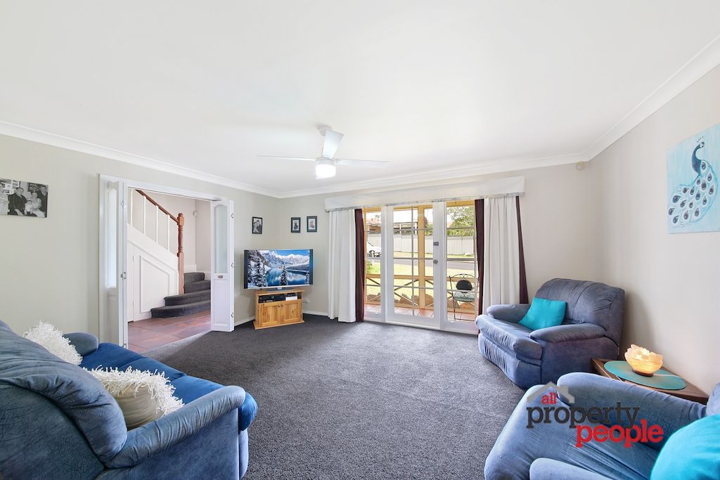 112 Trobriand Crescent, Glenfield NSW 2167, Image 2