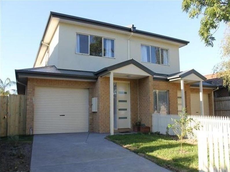 4 bedrooms Townhouse in 11 Clonmult Avenue HIGHETT VIC, 3190