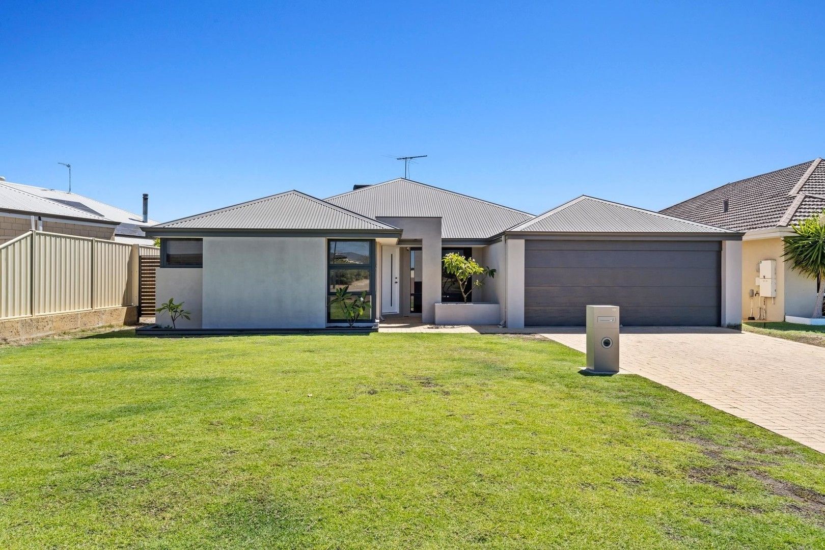 4 bedrooms House in 101 Cawana Parkway LAKELANDS WA, 6180