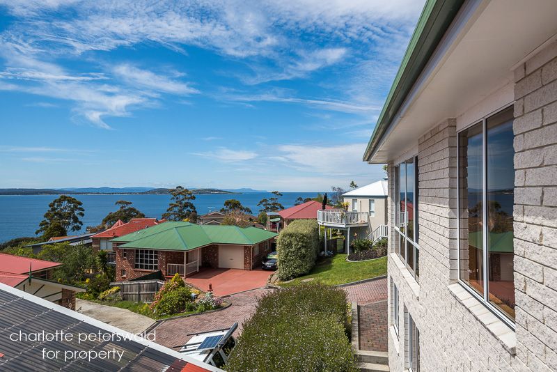 13 Tahune Crescent, Blackmans Bay TAS 7052, Image 2