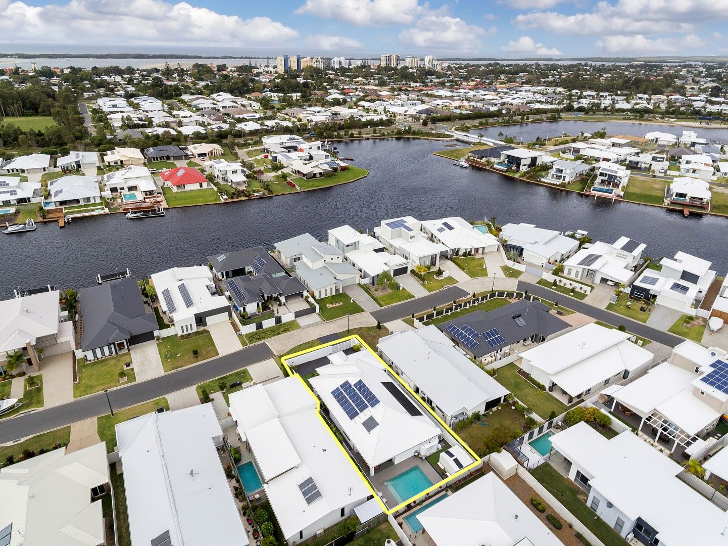 16 Bond Street, Pelican Waters Property History & Address Research