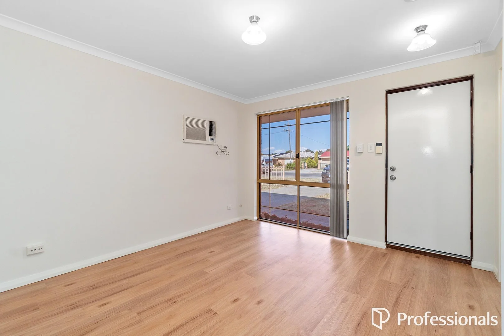 Additional image 30 of 142 Seville Drive, Seville Grove WA 6112