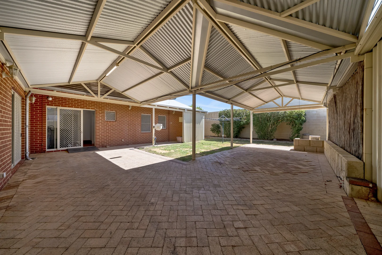 Additional image 20 of 8 Carpenteria Crescent, Kenwick WA 6107