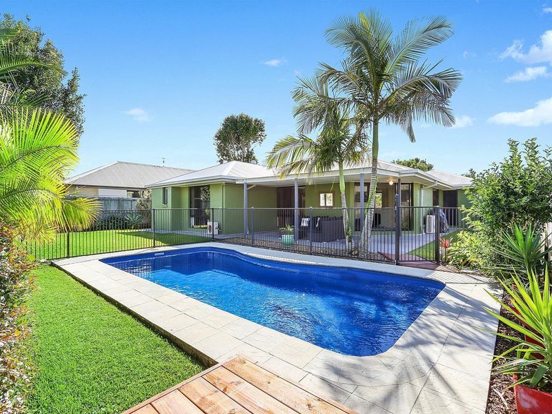 5 bedrooms House in 21 Lacebark Street MERIDAN PLAINS QLD, 4551