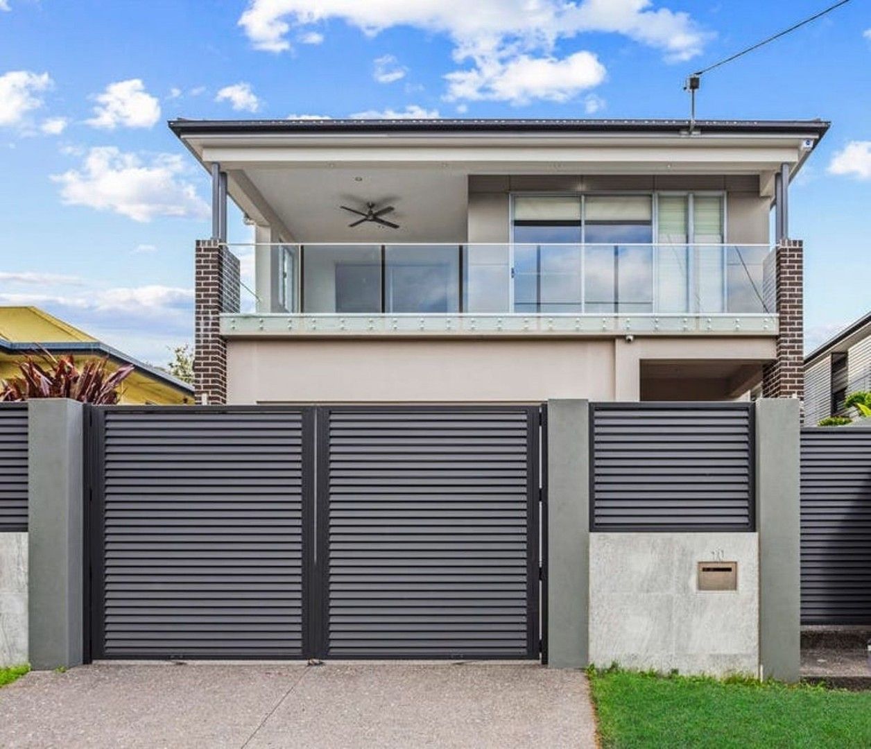 5 bedrooms House in 10 Taabinga Street WAVELL HEIGHTS QLD, 4012