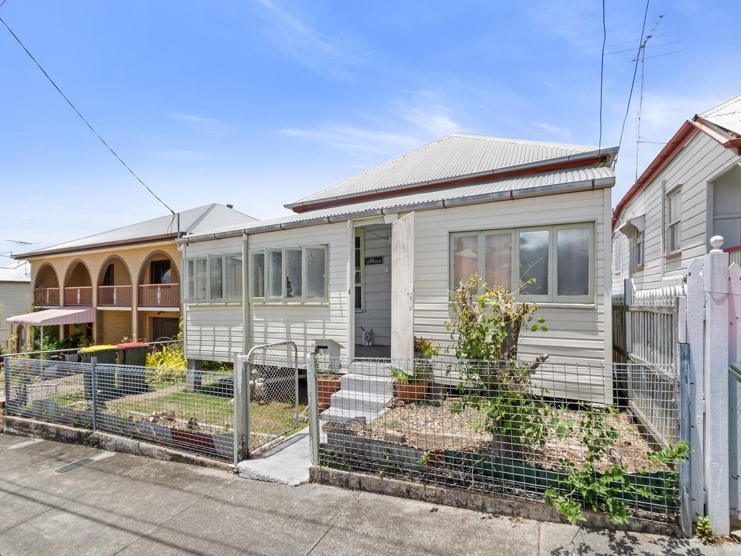 3 bedrooms House in 21 Woolcock Street RED HILL QLD, 4059