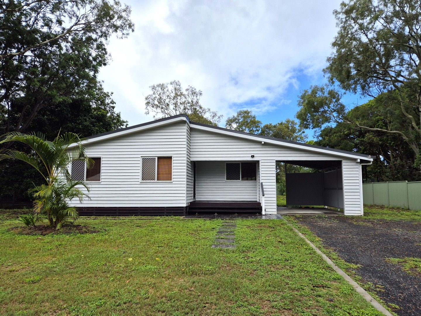 3 bedrooms House in 13 Lagoon Drive MOORE PARK BEACH QLD, 4670
