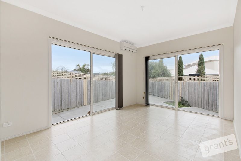 3/33 Portchester Boulevard, BEACONSFIELD VIC 3807, Image 2