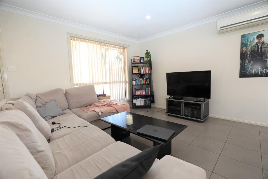 2/37 Spring Street, Young NSW 2594, Image 1