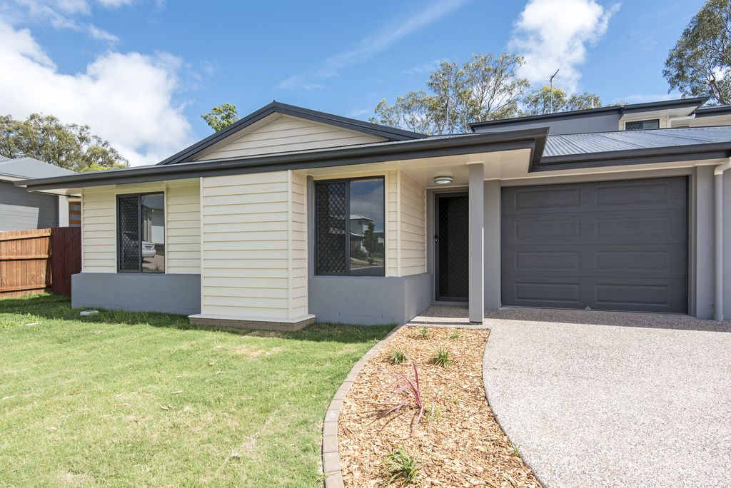 3 bedrooms Duplex in 1/11 Lexi Street GLENVALE QLD, 4350