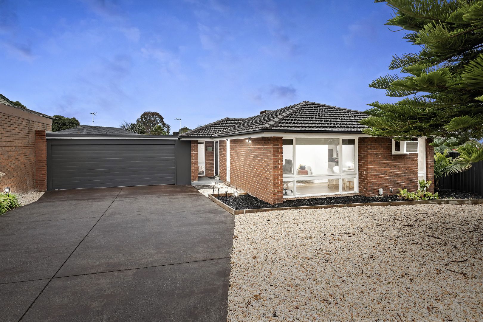 56 William Perry Close, Endeavour Hills VIC 3802