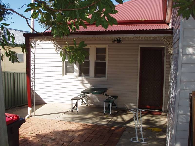 3 bedrooms House in 10 Nerong Road LAMBTON NSW, 2299