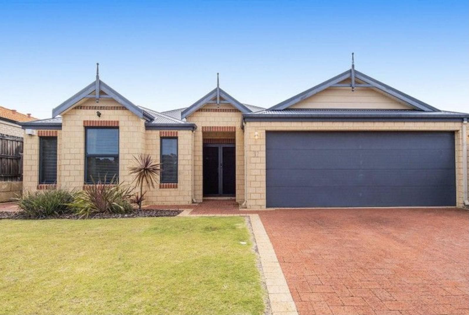 5 bedrooms House in  HALLS HEAD WA, 6210