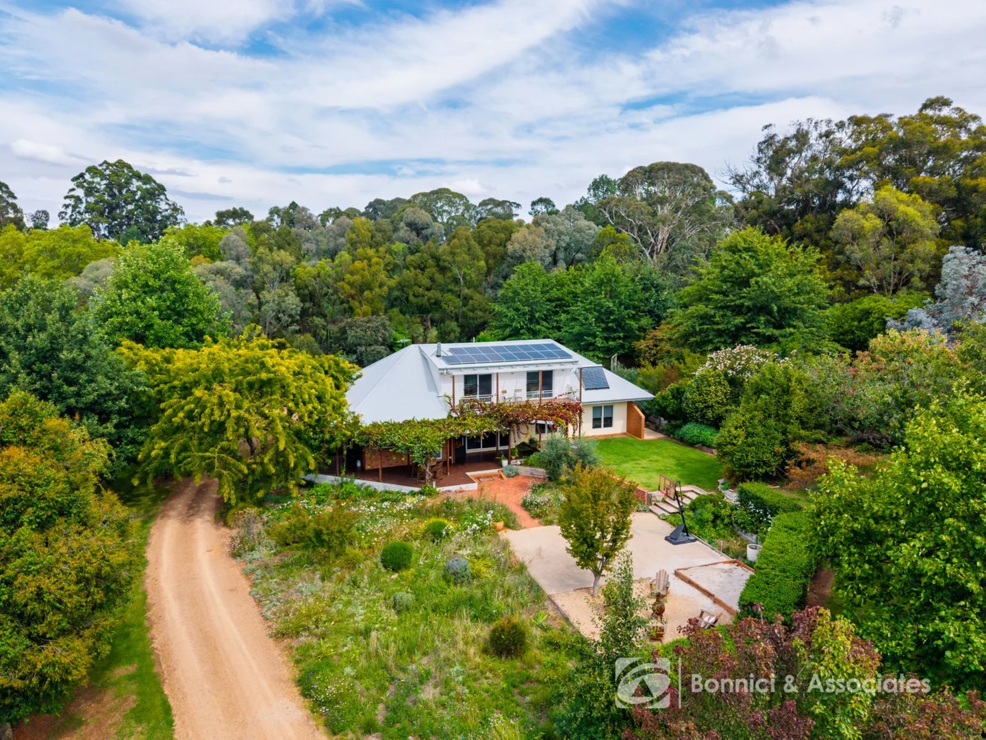 10 Dingle Road, Beechworth VIC 3747