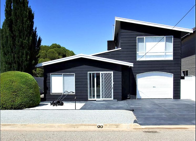 3 bedrooms House in 10 Yaringa Avenue TUMBY BAY SA, 5605