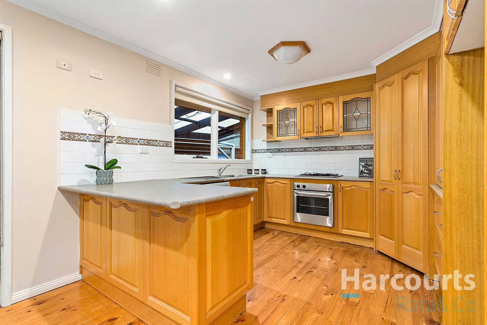 22 Cuthbert Drive, Mill Park VIC 3082, Image 2