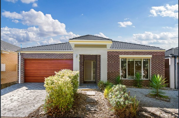 9 Stradbroke Gardens, Caroline Springs VIC 3023