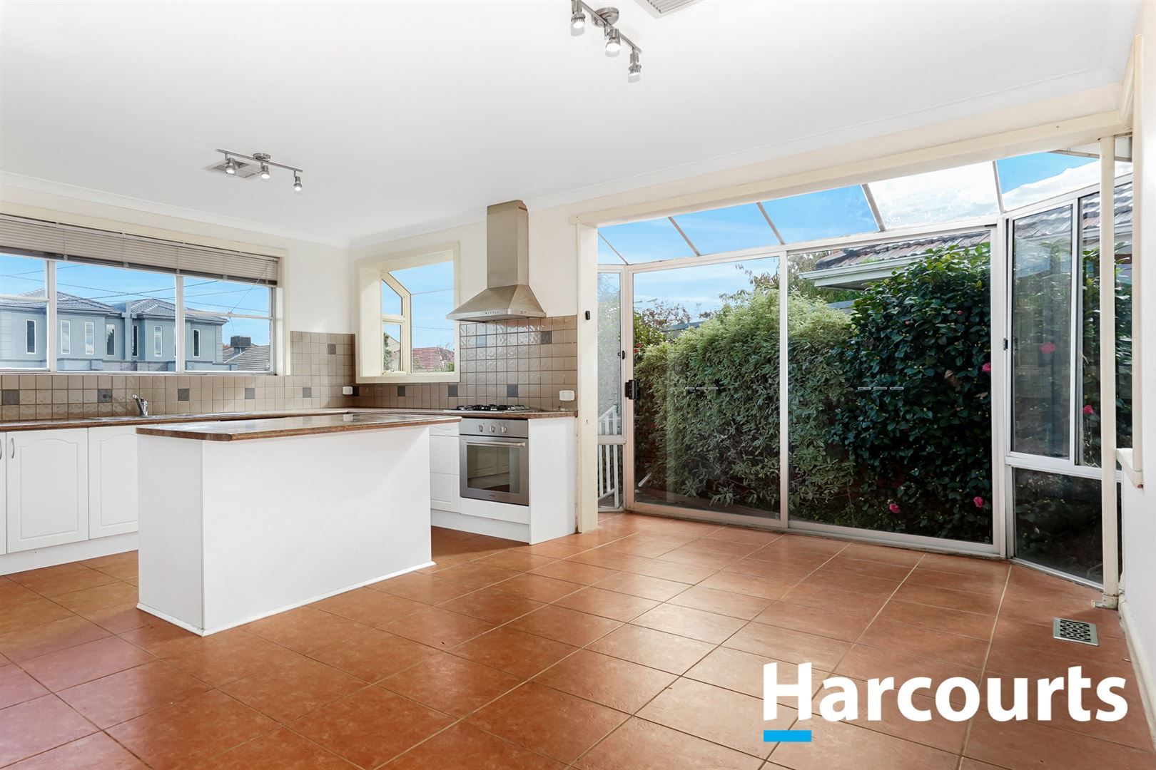 4 Ludwell Crescent, Bentleigh East VIC 3165, Image 2