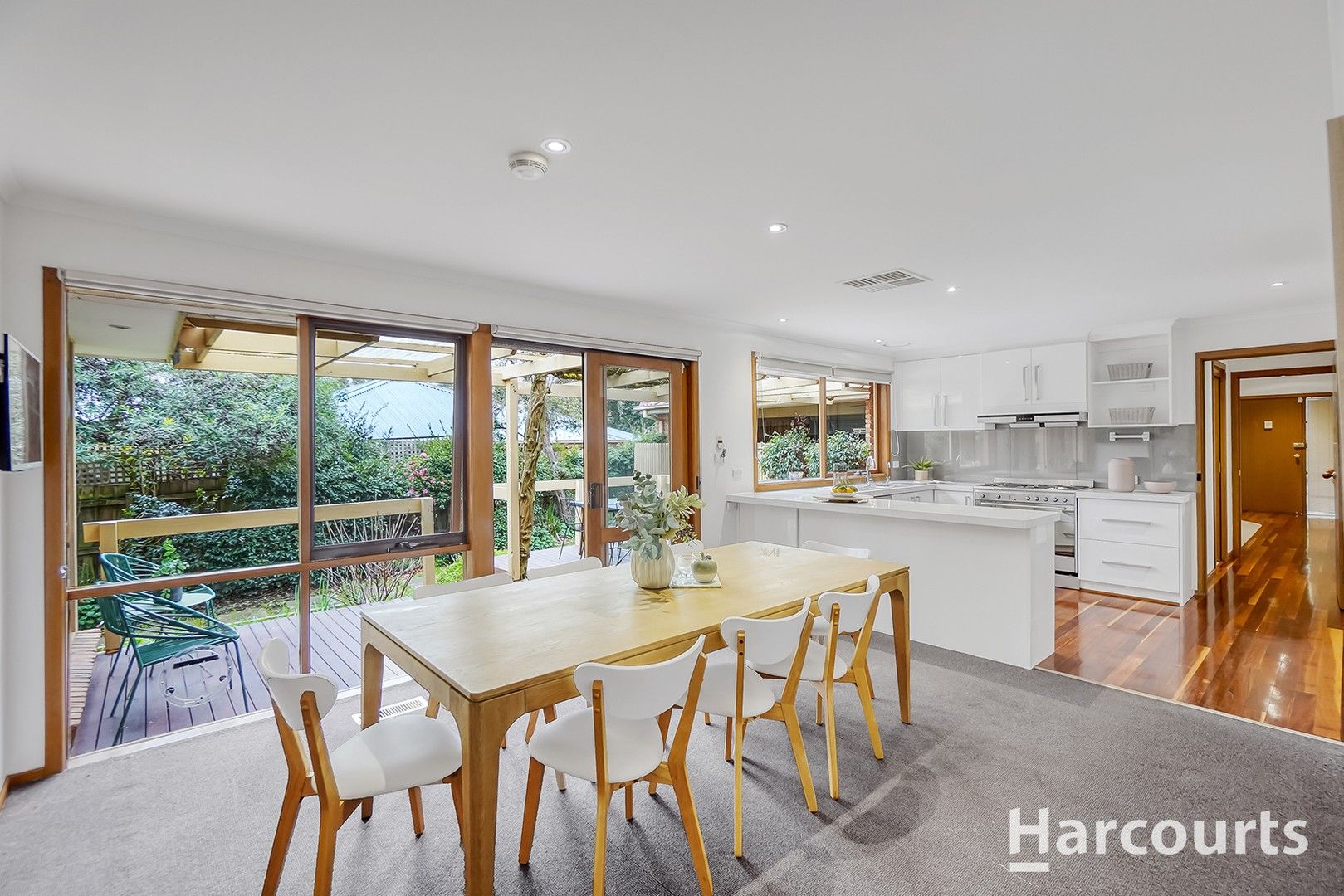 5 bedrooms House in 6 Helston Court CROYDON HILLS VIC, 3136