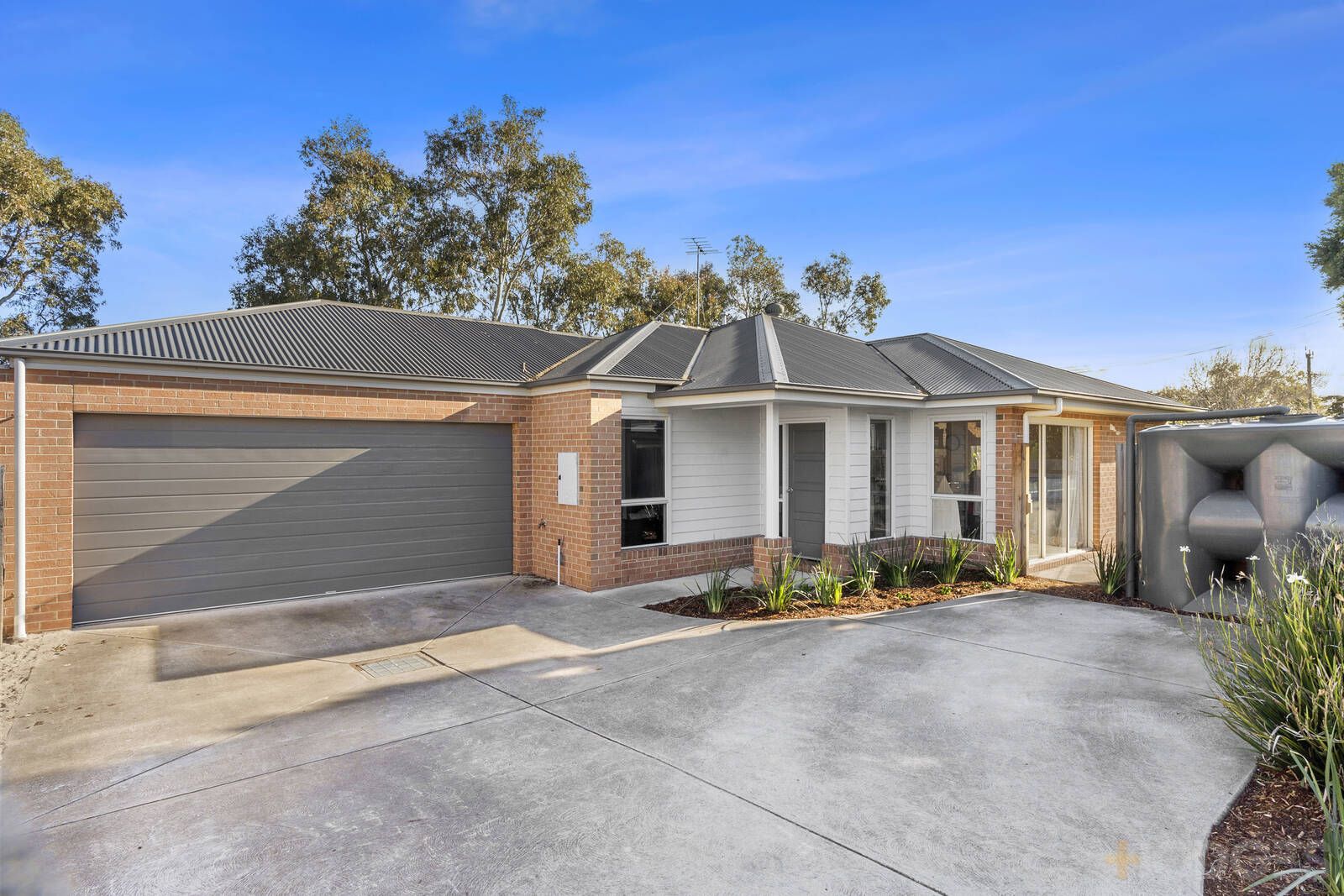 2/2 Lancaster Avenue, Newcomb VIC 3219, Image 0